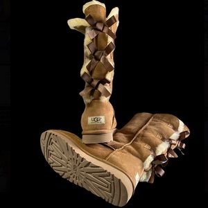 **Ugg Bailey Bow Tall II** Size 8